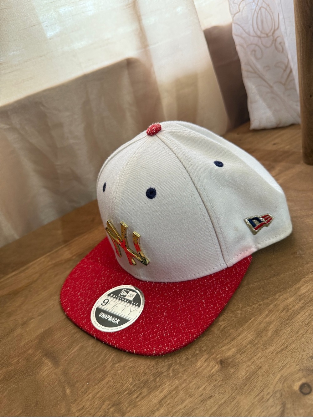 New Era White & Red NY Gold-Logo Snapback Hat